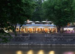 Sunborn Cateringin pyörittämä ravintola Pinella on Kesärauhan sydän.