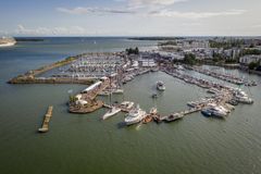 Helsinki's floating boat show will be organized at HSK's club harbor in Lauttasaari. The 4-6 meter outboard motor boats favoured by Finns are particularly strongly represented.