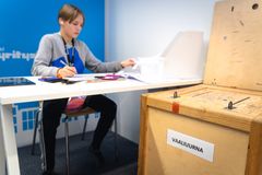 Oppilaat harjoittelevat TATin Yrityskylässä myös äänestämistä. Kuva: Anriika Kauppi