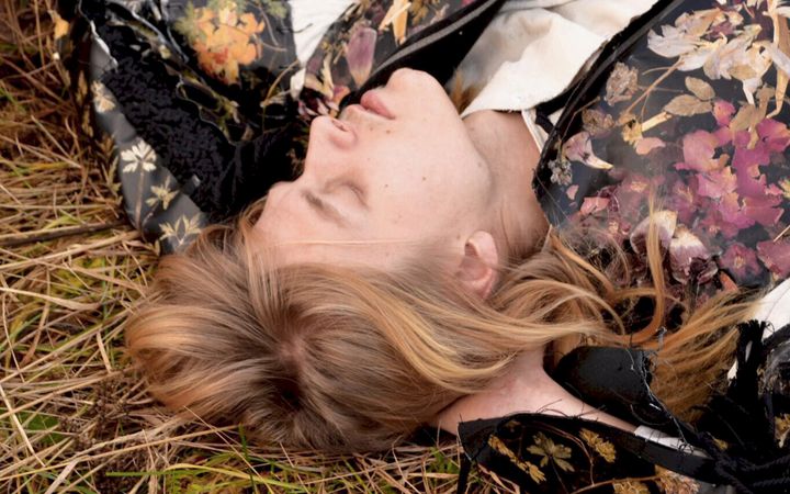 Kuva Hanne Jurmun ja Anton Vartiaisen mallistosta. Kuvaaja Sara Riikonen