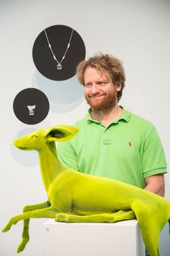 Kim Simonsson, kuvanveistäjä. Kuva: Jakke Nikkarinen.