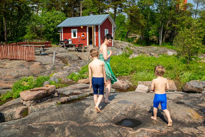 Pihlajasaaren saunasta voi pulahtaa meriveteen. Kuva: Maarit Hohteri