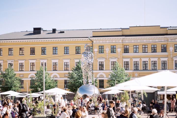 Kasarmitorin kesäterassi. Kuva: Camilla Bloom