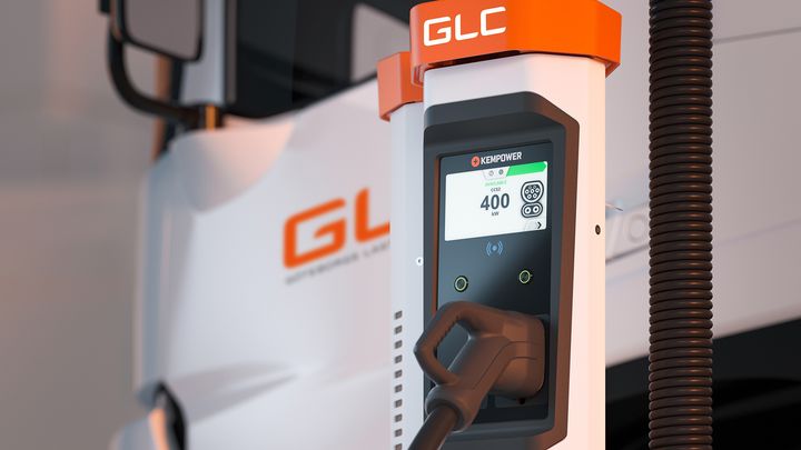 Soltech-konserniin kuuluva E-Mobility on asentanut 15 Kempower-pikalaturia ruotsalaiselle logistiikkayritykselle Göteborgs Lastbilcentralille (GLC) Göteborgissa.