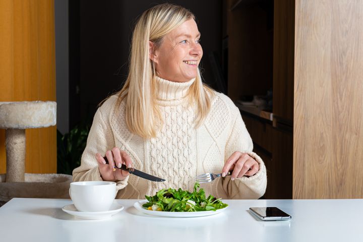 Vaihdevuosien sukupuolihormonipitoisuuksien muutos kiihdyttää elimistössä aineenvaihduntaprosesseja, jotka altistavat sydän- ja verenkiertoelimistön ja aineenvaihdunnan sairauksille. Kuva: Shutterstock.