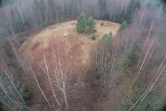Varkauden Kangaslammen suljettu kaatopaikka. Kaatopaikka on hyvin hoidettu. Se on aidattu ja näytteenottopaikat löytyvät hyvin. Kuva: Juho-Ville Marttinen/Pohjois-Savon ELY-keskus.