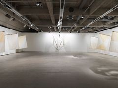 Hesselholdt & Mejlvang: The White Exhibition, EMMA, 2021. Kuva: Ari Karttunen / EMMA.