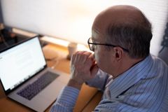 Hankkeen tavoitteena on kehittää luotettavia indikaattoreita yksilön psyko-fysiologisesta voinnista. Tulevaisuudessa indikaattorien avulla voitaisiin kehittää teknologisia, digitaaliseen hoitopolkuun liitettyjä ratkaisuja, jotka parantaisivat hoidon saavutettavuutta. Kuvituskuva.