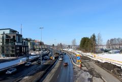 Varhaisen iltapäivän liikennettä Tampereen Paasikiventiellä.