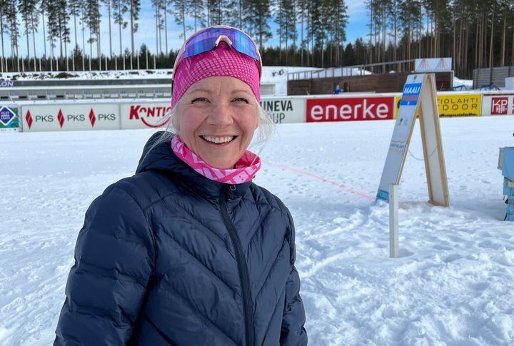 Kaisa Mäkäräinen voitti Kalevan Rastin suunnistajat Veera Laaksovirran ja Siiri Silvennoisen Jaama Winterin 10 kilometrin matkalla. 