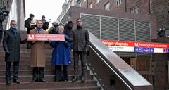 Nimikyltti vaihtoi omistajaa fanfaarin soidessa. Kuva: Roy Koto