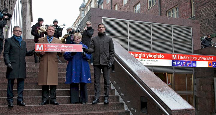 Nimikyltti vaihtoi omistajaa fanfaarin soidessa. Kuva: Roy Koto