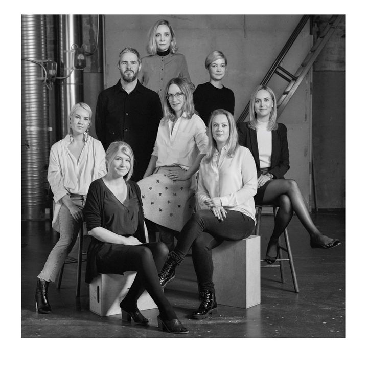 John Brown Helsinki: edessä Emma Vuorinen, Jenni Winter, Jenni Lieto, Minttu Poutanen ja Sofia Ellmén, takana Simon Robinson, Laura Rautaheimo ja Niina Uotila.