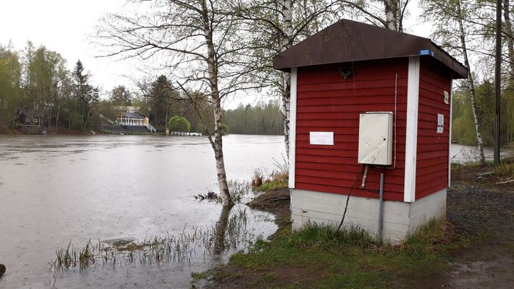 Tänä keväänä tulva voi vahingoittaa rannan läheisyydessä olevia rakenteita. Kuva: Diar Isid