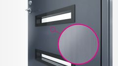 Erityisen kovaan käyttöön joutuvaan oveen voi valita pintamateriaaliksi lisävarusteena saatavan korkepainelaminaatin. Laminaattipinta kestää tavanomaista kovempaa käyttöä naarmuuntumatta.