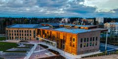 Kipinä-talo hyödyntää aurinkovoimaa. Rakennuksen katolla on yhteensä 400 aurinkopaneelia. Kuva: Hyvinkään kaupunki/Osmo Lampinen