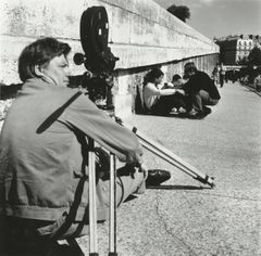 Ruutsalo kuvaamassa elokuvaa Viheltäjät Pariisissa kesällä 1964 (kuva: Pentti Pietinen / Eino Ruutsalon perikunta)