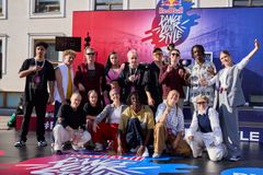 Red Bull Dance Your Style Suomi- kisan osallistujat. Kuvaaja: Petri Lyytikäinen / Red Bull Content Pool.