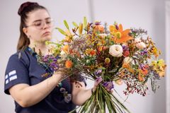 Kiia Ylönen (Gradia) edusti Suomea floristiikassa. Kuva: WorldSkills / Roni Rekomaa