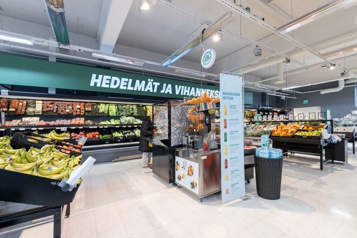 Näkyvän miljöömuutoksen ohella uudistuksen keskiössä on entistä osuvampi valikoima.