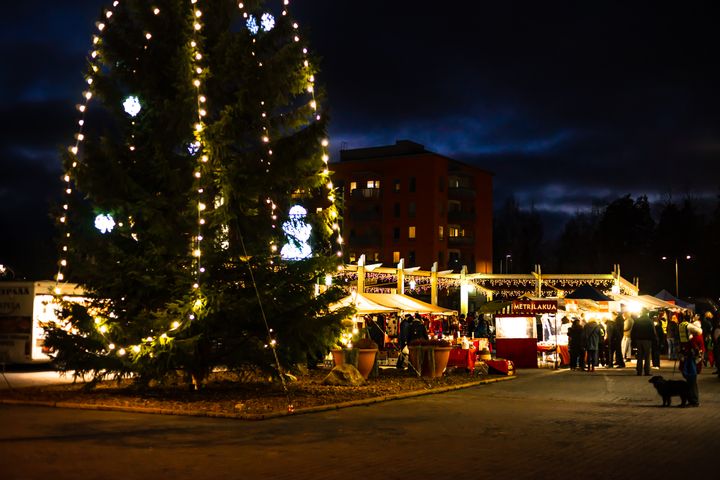 Joulukuusen valot ja kaupungin kausivalot syttyvät Kangasalla perjantaina 26.11.2021. Kuva: Tiia Ennala / Visit Kangasala
