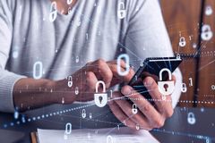 Yrityksistä 63,6 % ilmoitti, että sähkönjakelun keskeytyessä he eivät pysty jatkamaa toimintaansa lainkaan. (kuva: Adobe Stock)