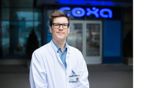 Antti Eskelinen on Tekonivelsairaala Coxan tutkimusjohtaja.