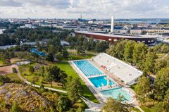 Uimastadionilla polskitaan tutusti toukokuusta syyskuuhun. Kuva: Sami Saastamoinen/Helsingin kaupunki