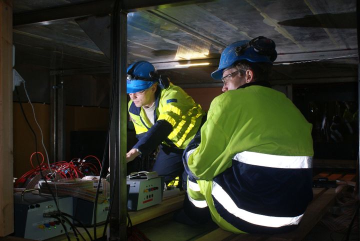 Tutkijoiden työskentelyä Pyhäsalmen kaivoksessa (kuva: Jari Joutsenvaara).