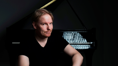 Tampere-talon levynjulkaisukonsertissa kuullaan teoksia pianisti Ville Hautakankaan uudelta 12 Premieres -levyltä. Kuva: Ville Hautakangas