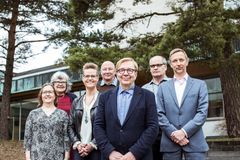 Ilmastopaneelista kuvassa Kristiina Regina (vas), Marja Järvelä, Maria Kopsakangas-Savolainen, Markku Kanninen, Markku Ollikainen, Yrjö Viisanen ja Lassi Linnanen.