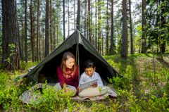 E-boken är lätt att ta med sig. Foto: Maarit Hohteri