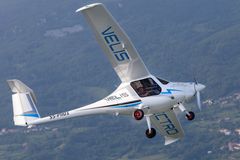 Tyyppihyväksytty sähkölentokone lentää Tech Runway -tapahtumassa.