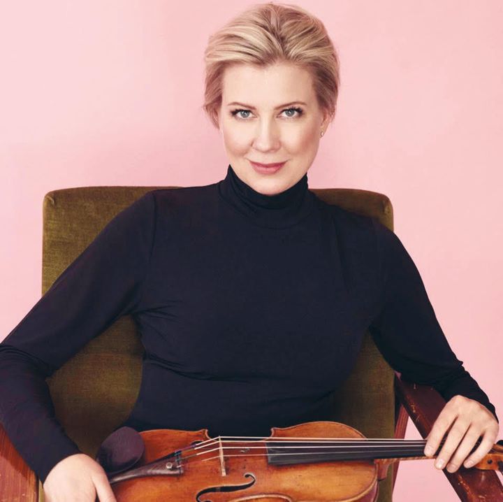 Viulisti Elina Vähälä soittaa kesäkuussa Sinfonia Lahden solistina.