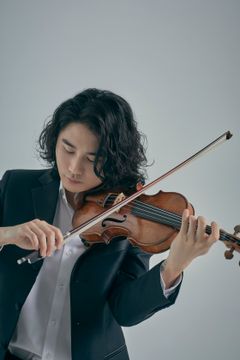 Korealainen viulisti, vuoden 2022 Sibelius-viulukilpailun voittaja Inmo Yang vierailee Naantalin Musiikkijuhlilla kesäkuussa. Kuva Sangwook Lee