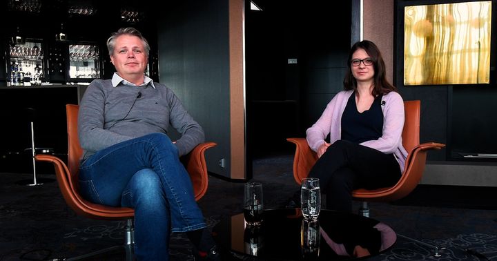 Mika Leskinen ja Tiina Landau juontavat RahanVastuu-podcastia.
