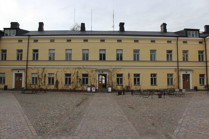 Lapinlahden sairaalan päärakennus syksyllä 2018, kuva Janne Punju.