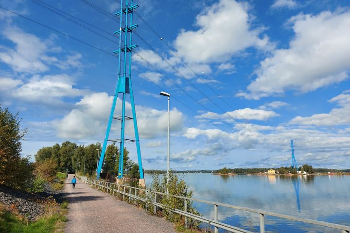 Näkymä Salmisaaren pohjoisrannalta Oureille. Kuva: Satu Turula.
