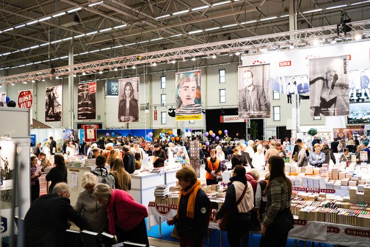 Turun Kirjamessuilla on yli 900 esiintyjää. Tapahtumassa vierailee yli 20 000 kävijää vuosittain. Kuvaaja Jere Satamo.