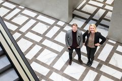 Antiloopin Asset Manager Tuomas Hulkkonen ja Head of Sustainability and Property Management Hannamari Koivula. Kuva: Pyry Pietiläinen