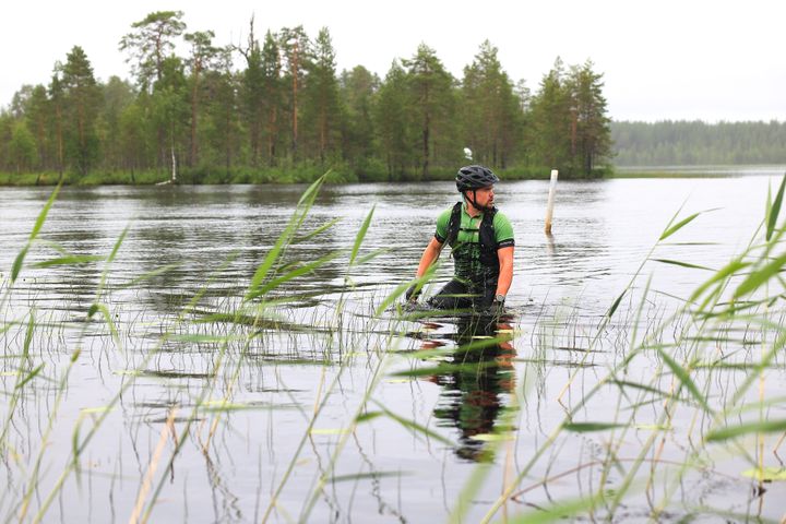 Sappion Veikkojen Markus Kiviluoma suunnistaa. Kuva. Jarno Artika. 