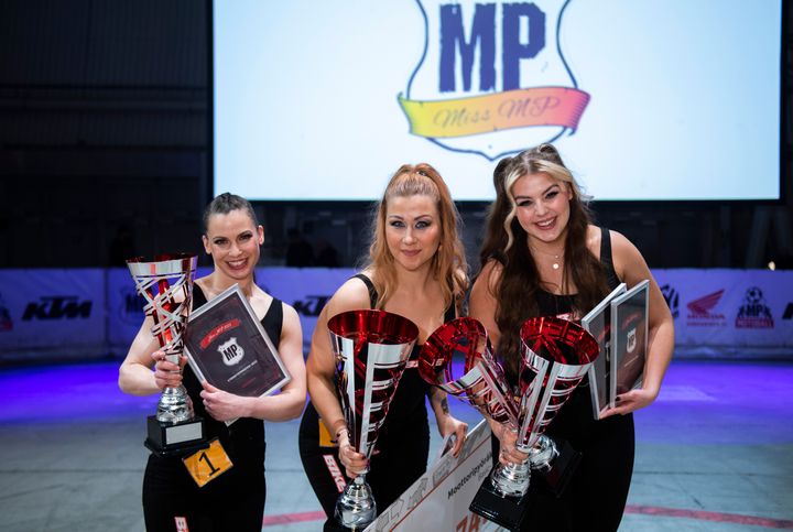 Miss MP23 kisat voitti Janika Ketola (keskellä). Ensimmäinen perintöprinsessa ja yleisön suosikki on Iina Pasanen (oikealla)  ja toinen Marika Nyström (vasemmalla).