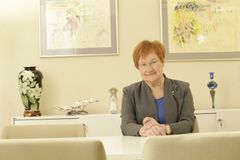 Presidentti Halosta haastatteli JYU avoimen yliopiston yliopistonopettaja Matleena Pietiläinen. Kuva: Lasse Keltto