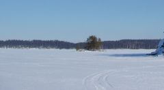 Järvien jäät ovat suurimmaksi osaksi teräsjäätä. Kuva: Etelä-Savon ELY-keskus. Vapaa julkaistavaksi.
