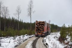 Ensimmäinen puukuorma pääsi matkaan kohti Oulun tehtaan uutta kartongintuotantoa. Kuva: Stora Enso / Martu Väisänen