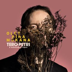 22.10.2021 ilmestyvä albumi on Tero-Petrin uran kymmenes pitkäsoitto. Turkulainen laulaja-lauluntekijä tunnetaan suomenkielisen vaihtoehtorockin uranuurtajana ja hän on vaikuttanut vahvasti myös muun muassa Tuula Amberlan biisintekijänä ja säestäjänä. Kuva: Suvi-Tuuli Kankaanpää