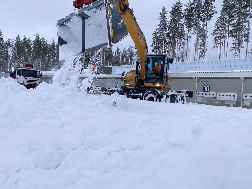 Lumityöt Kontiolahden ampumahiihtostadionin ampumaradalla 