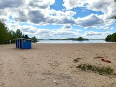 Pyynikin uimarannalla Tampereella on havaittu vähäinen määrä sinilevää. Kuva Kati Ojala