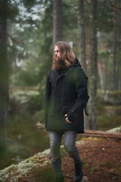 TERRITORY JACKET -sarkatakki on valmistettu Sastan juuria peilaavasta sarkavillasta. Kuva: Lari Järnefelt