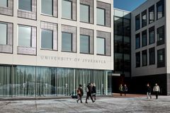 E-xcellence-laatuleimaa juhlistetaan Jyväskylän yliopiston Ruusupuistossa 31.10.2022
